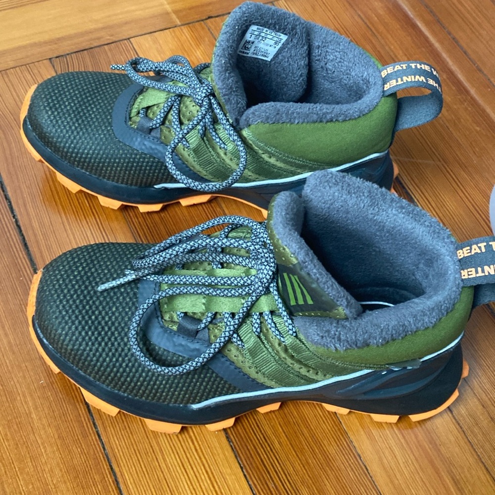 Little boy-Adidas Unisex- Child Cloudfoam Hiking/snow shoes